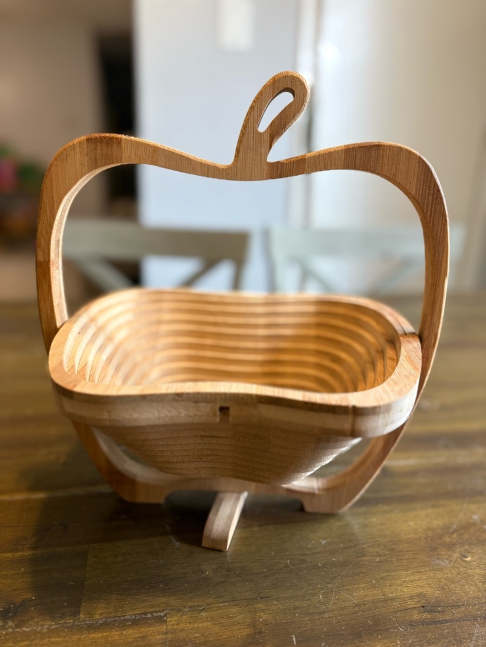 Bonnie & Pop New York Expandable Wooden Apple Cutting Board Fruit Tray  Basket